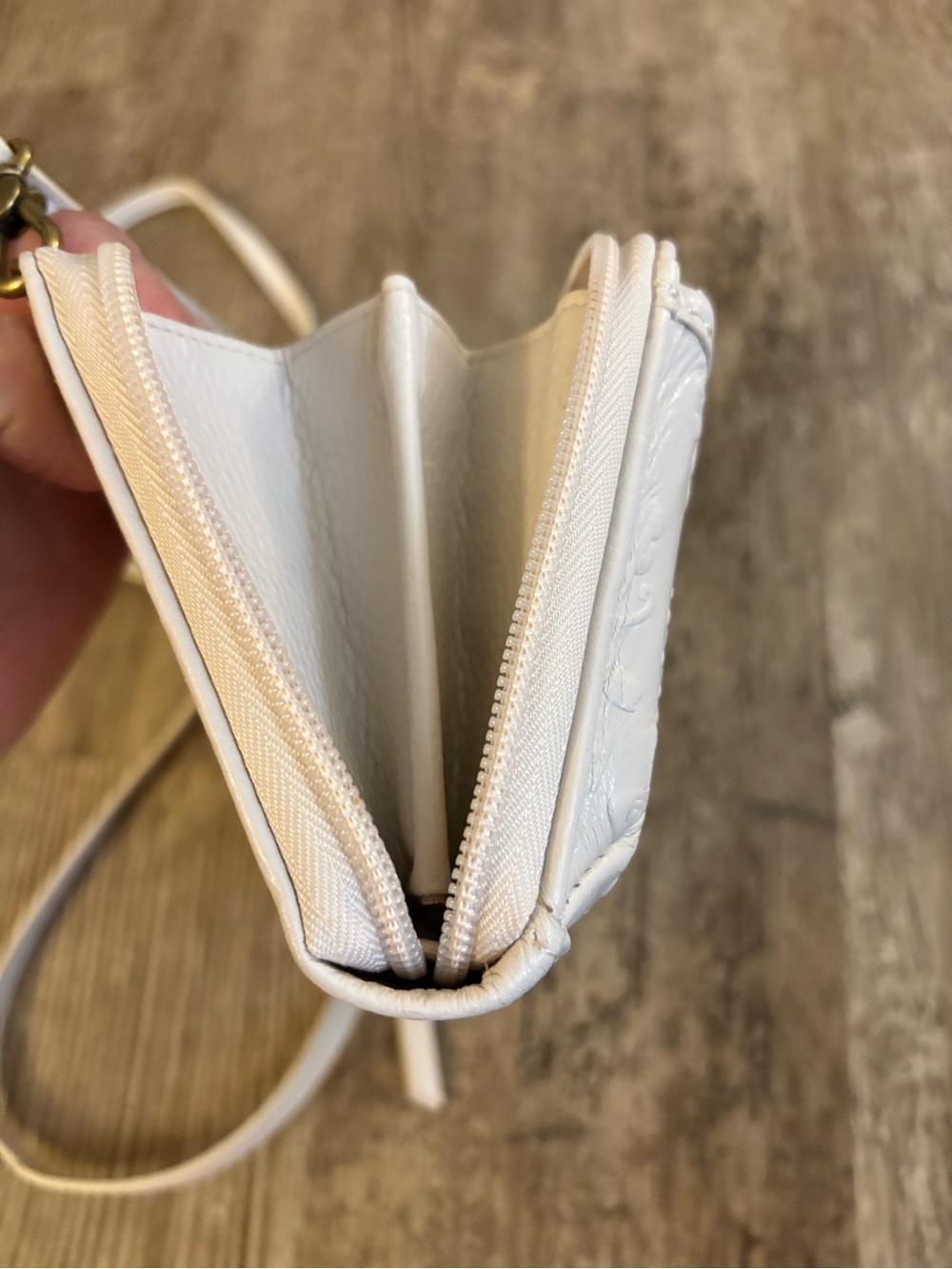 THE SAK Iris Cream Embossed Crossbody Wallet Bag - Picture 7 of 9